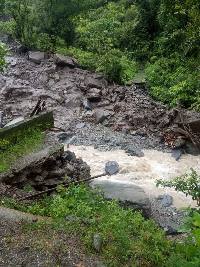 uttarakhand weather: heavy rain in pithoragarh, many road swept, badrinath highway blocked in many places