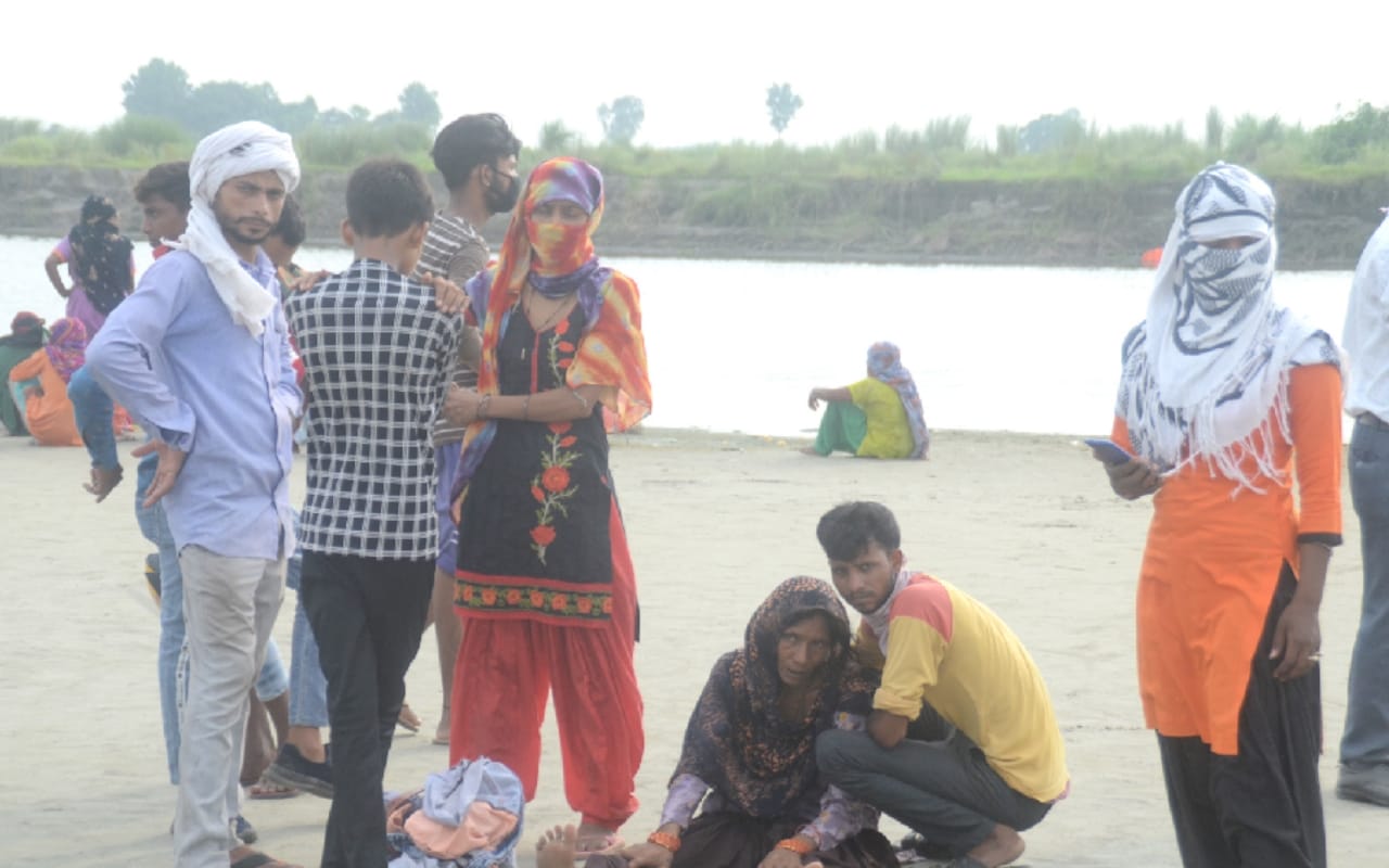 Three teenager sank into yamuna river in Baghpat, man saved two