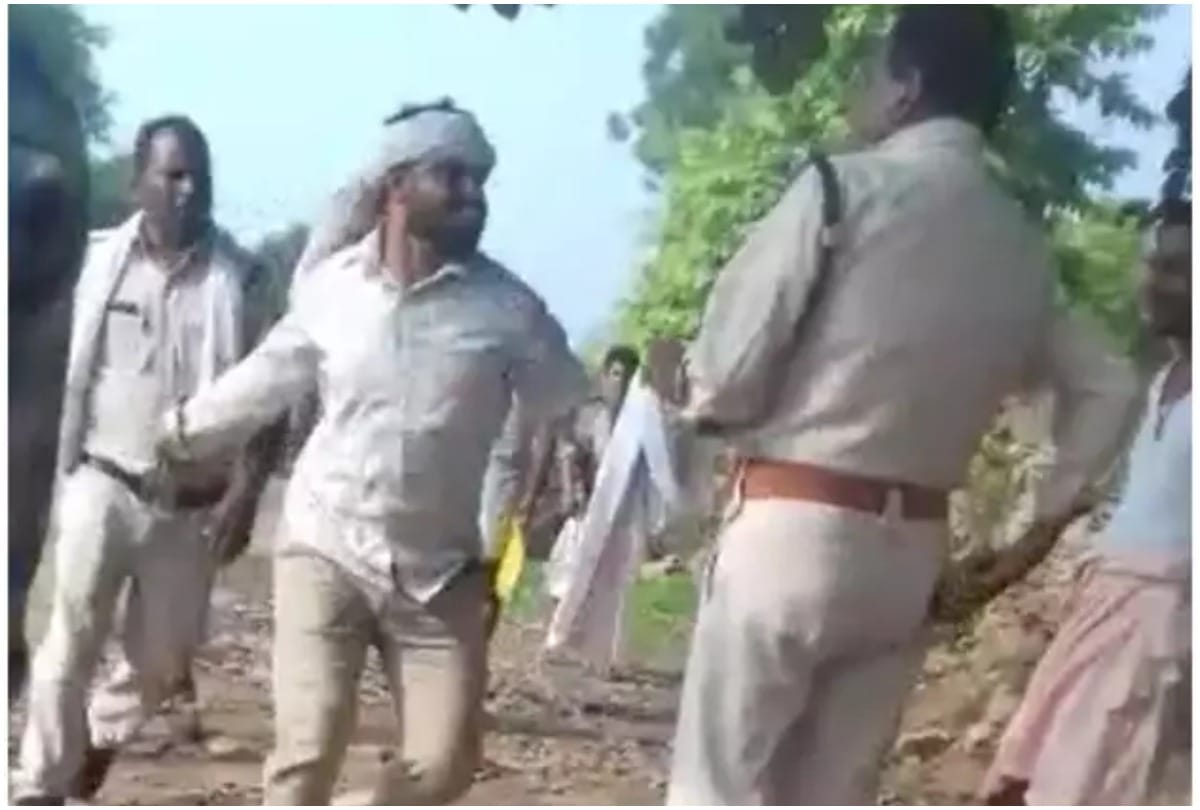 Sheopur In Mp Sand Mafia Attacks Police Forcibly Take Away Tractor Trolly