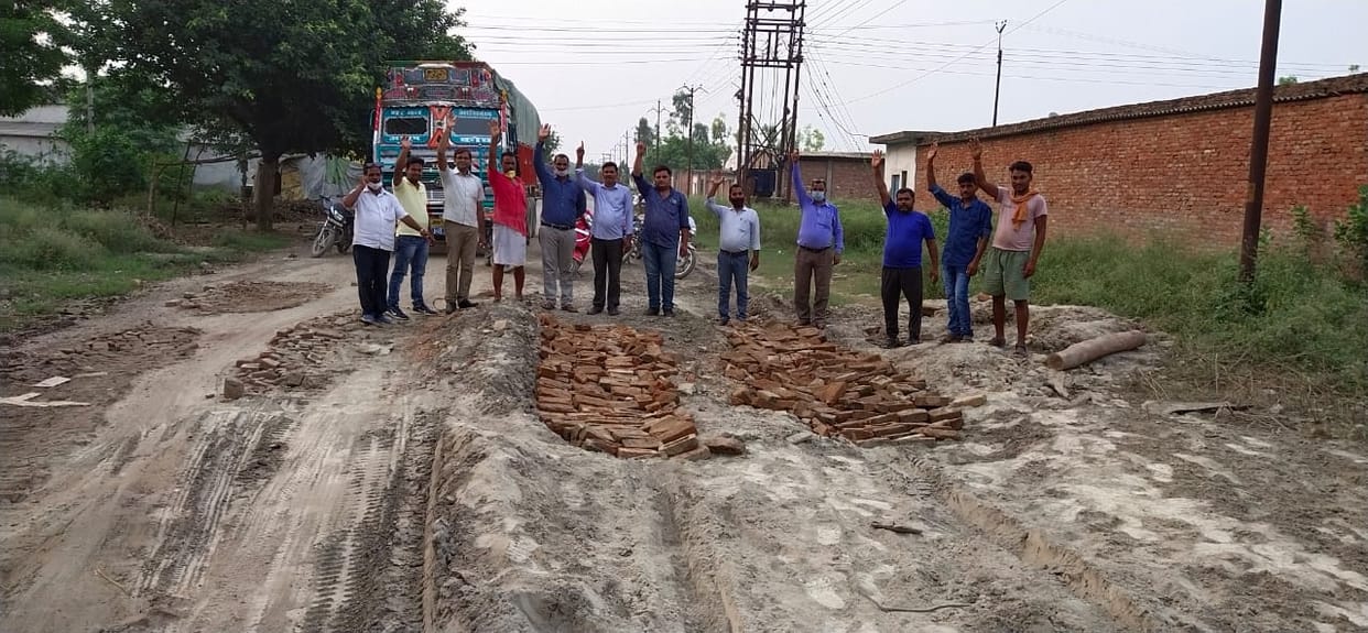 The entrepreneurs of SIDA demonstrated for the road