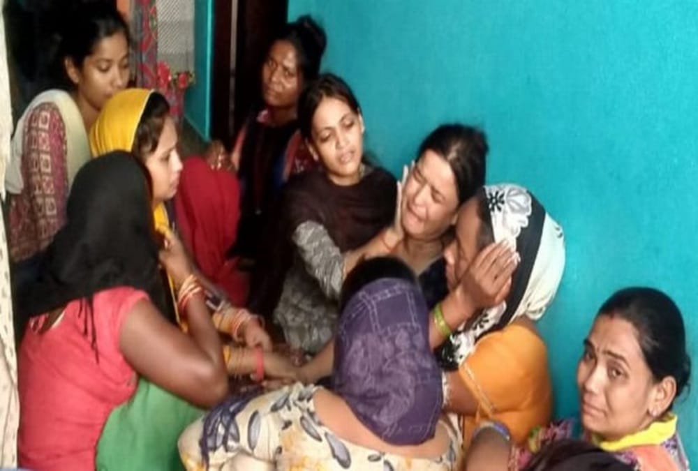 Uttarakhand Soldiers Martyr In Ladakh: Parents and friends with for dead body from three days