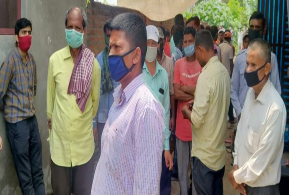 Uttarakhand Soldiers Martyr In Ladakh: Parents and friends with for dead body from three days