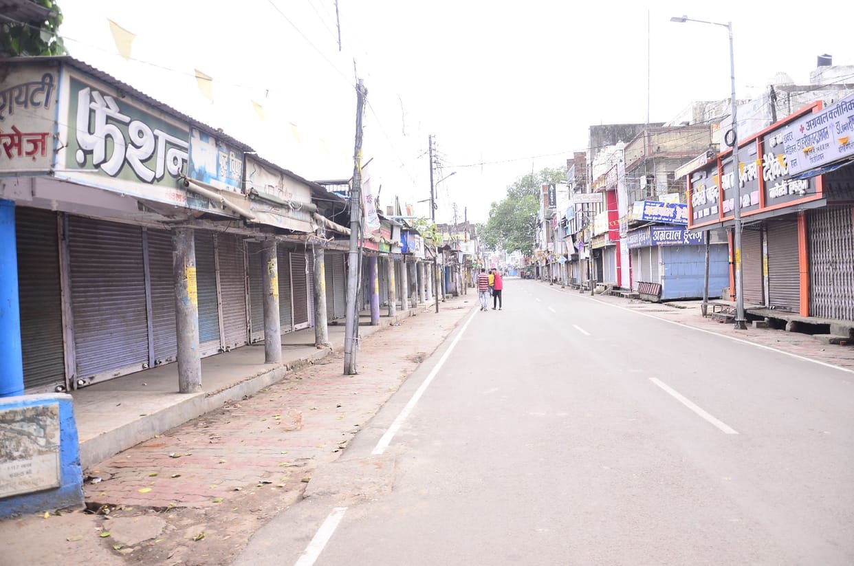 Silence in the markets, people imprisoned in homes