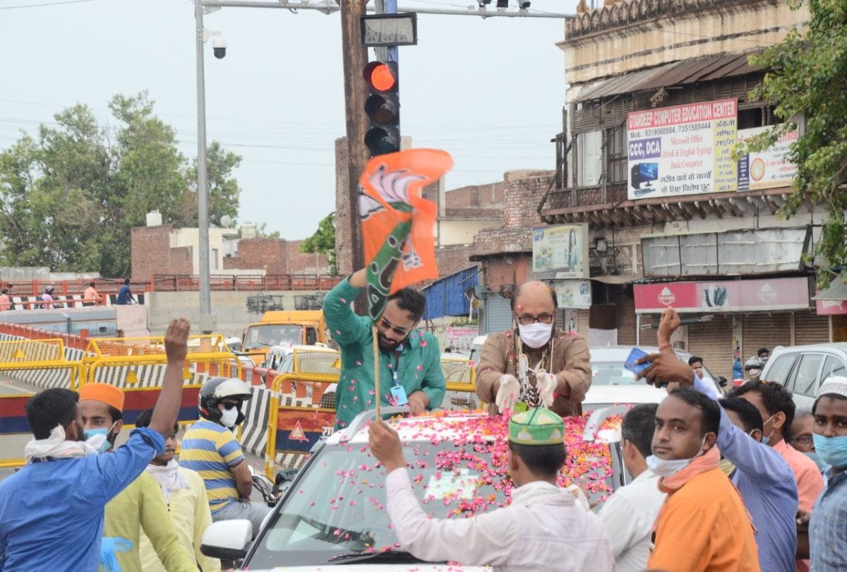 Agra Lockdown News: BJP workers violated lockdown for welcome of MLA