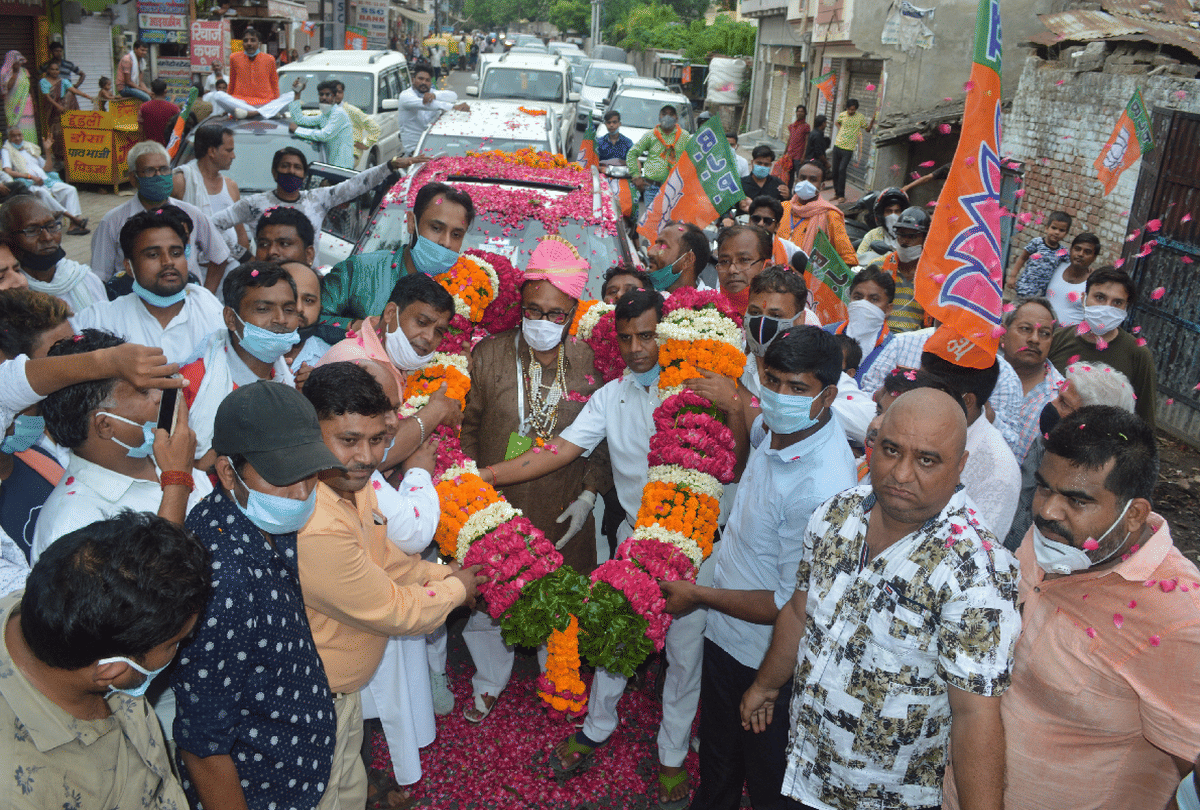 Agra Lockdown News: BJP workers violated lockdown for welcome of MLA