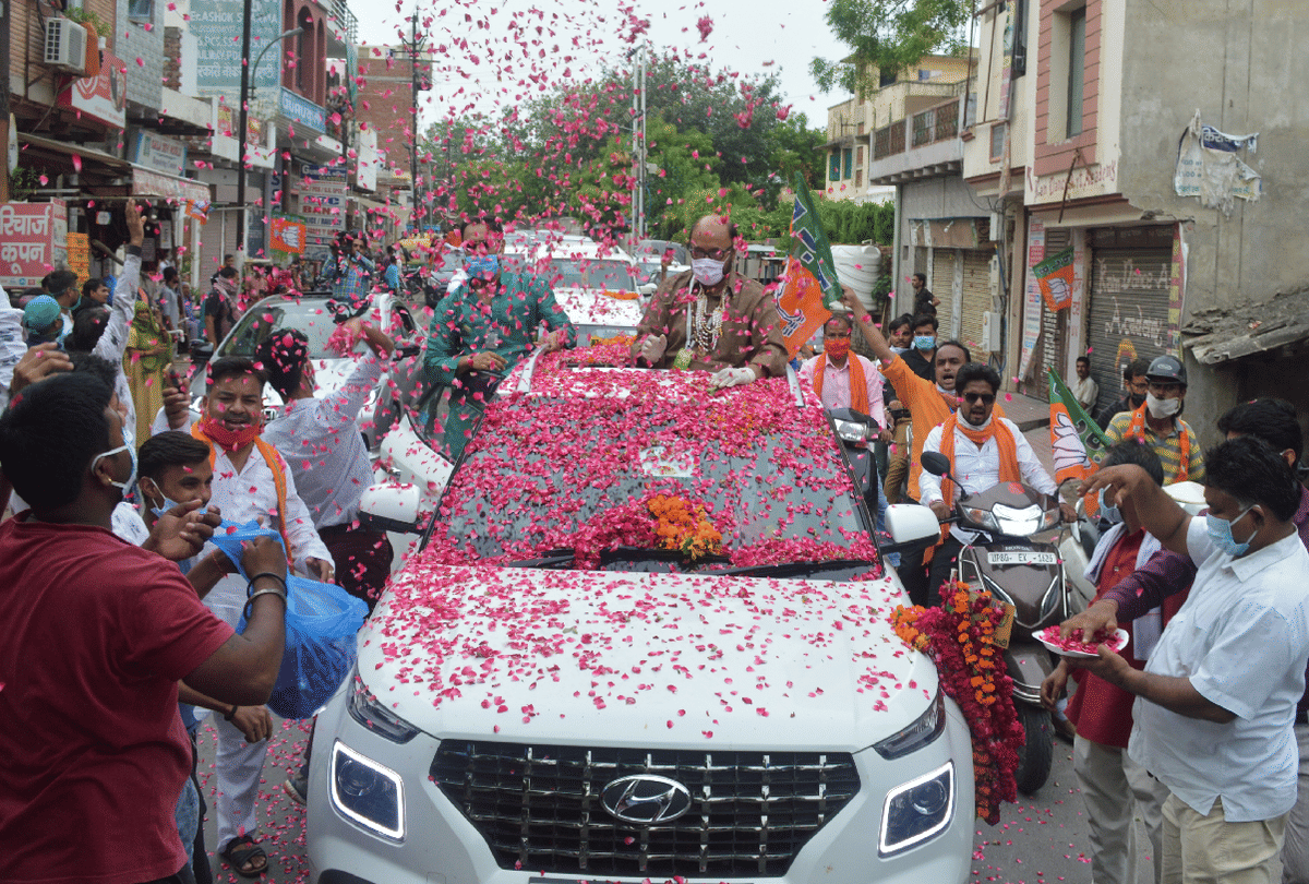 Agra Lockdown News: BJP workers violated lockdown for welcome of MLA