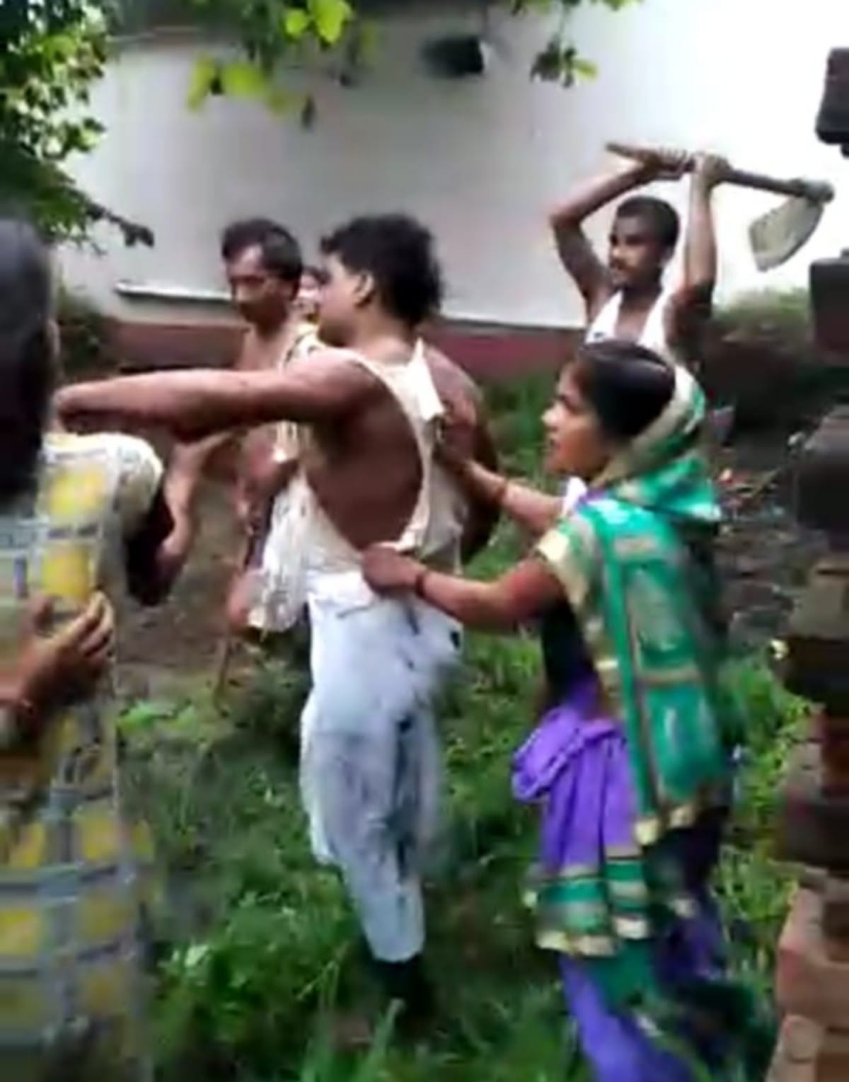 Bloody conflict clash between two sides in drainage dispute many injured in bhadohi up