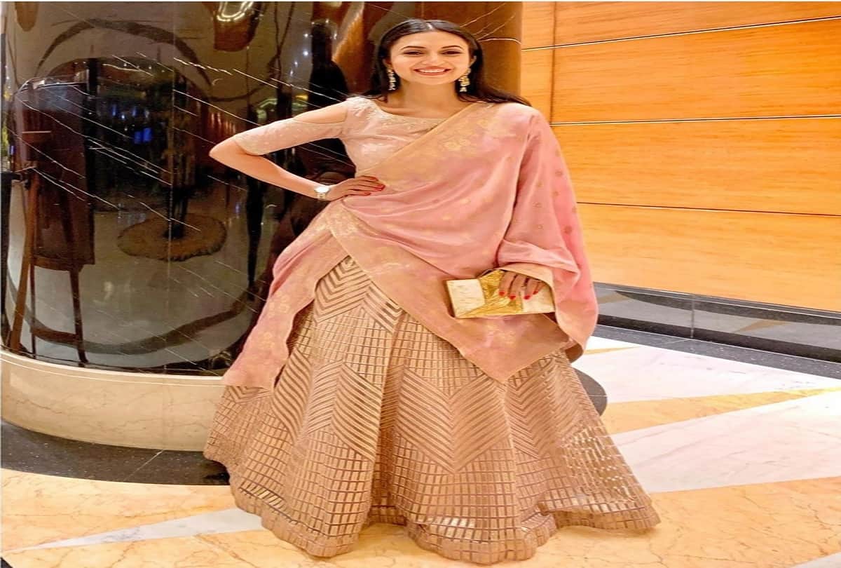 ethnic dresses to look stylish and glamorous like divyanka tripathi iconic best looks of divyanka