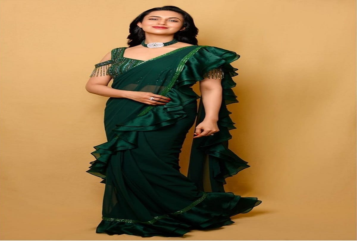ethnic dresses to look stylish and glamorous like divyanka tripathi iconic best looks of divyanka