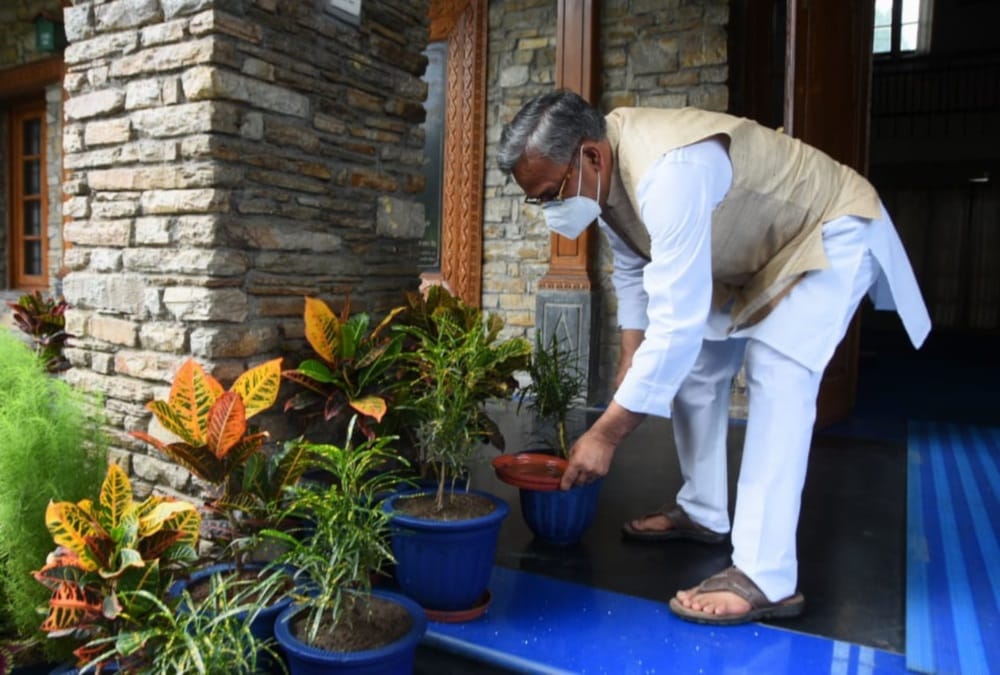 Uttarakhand CM Trivendra singh rawat Starts Dengue prevention Campaign from his house, Photos