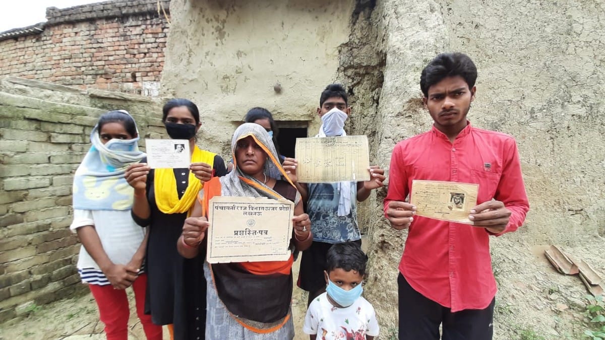 Freedom fighter family staying in raw ruins house in varanasi