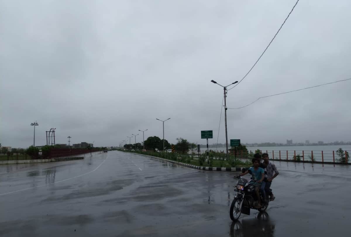 Weather update today heavy rain started in gorakhpur see latest photos