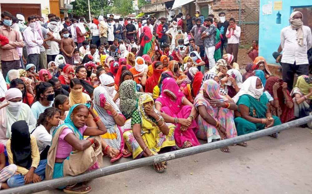 Resentment among villagers over power problem, jammed in mahoba