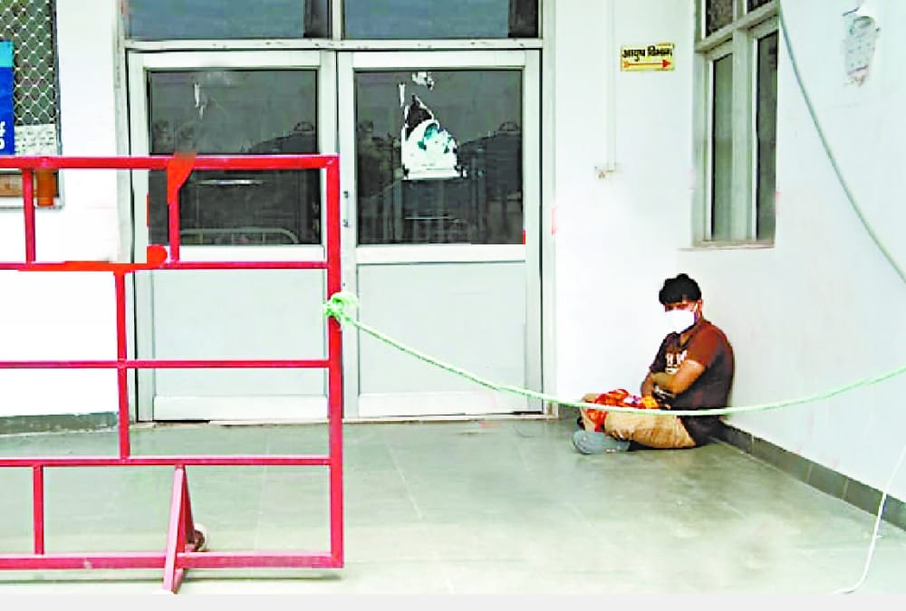 No ambulance and beds in hospitals for Corona patients in Lucknow.