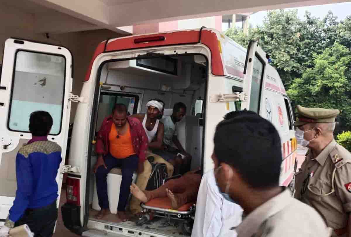 UP: Six died in a horrific road accident, passengers said they were in deep sleep