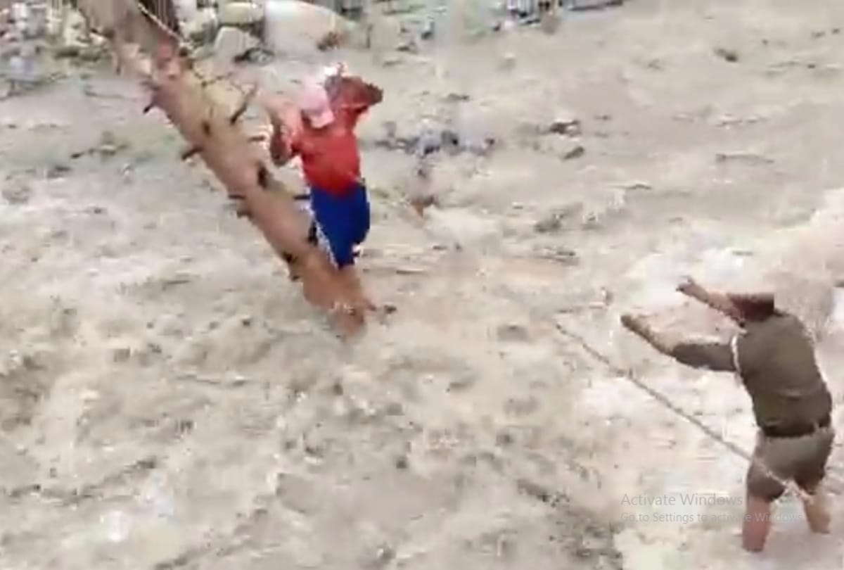 Himachal News: Six Nepali rescued from Kharoghla Nalla in Kinnaur amid flash floods triggered by heavy rainfall