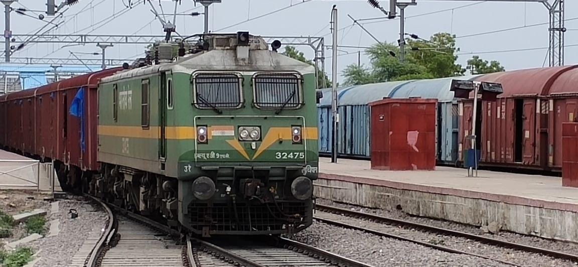 Railway staff will go to home and ask traders to send goods from railway