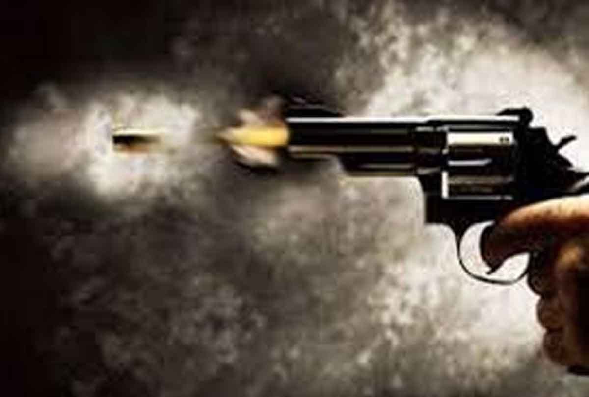 Firing and stone throwing on two sides, ten people injured in etawah