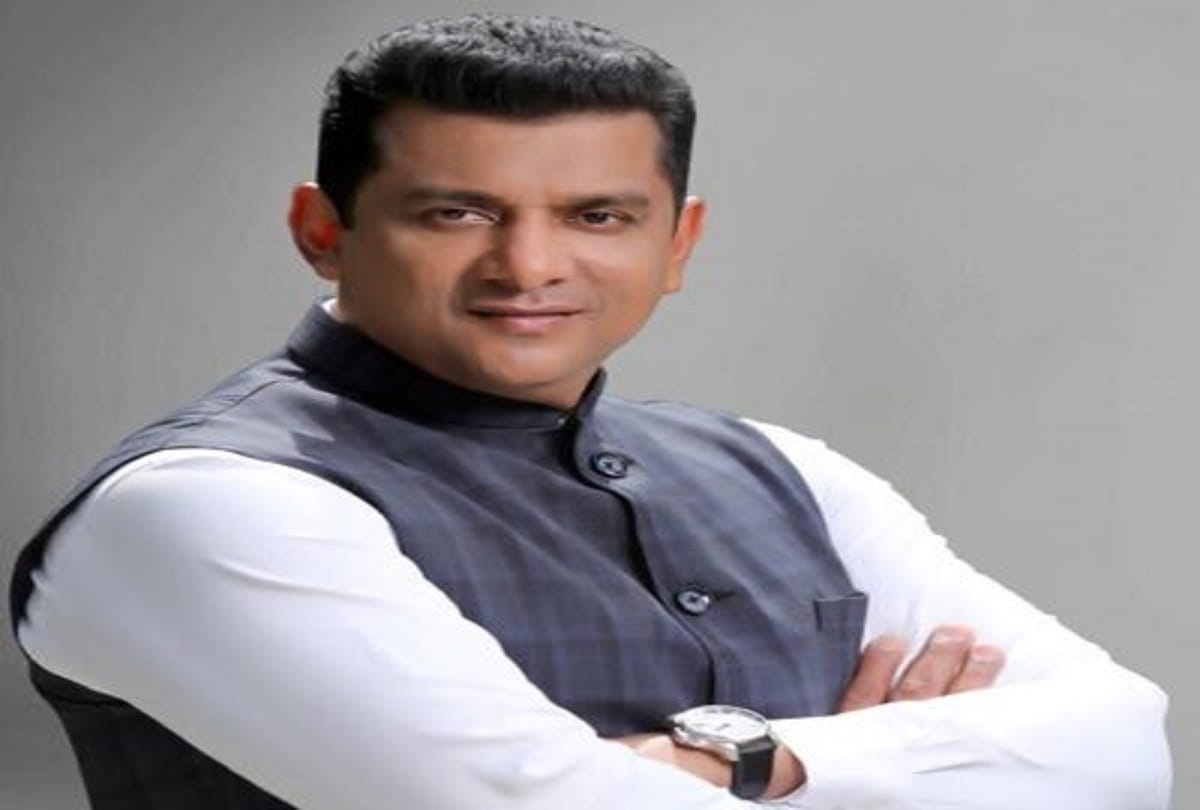maharashtra textile minister aslam shaikh said due to some celebrities and cricketers hospitals beds are occupied