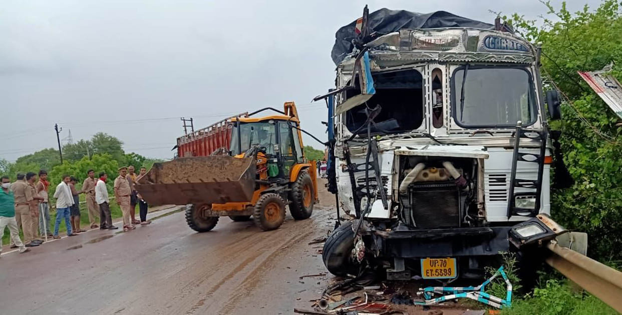 Truck clashes, highway jammed for seven hours