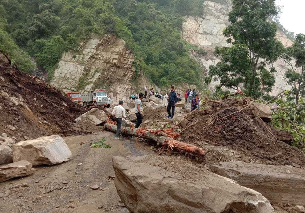Road band in Champawat