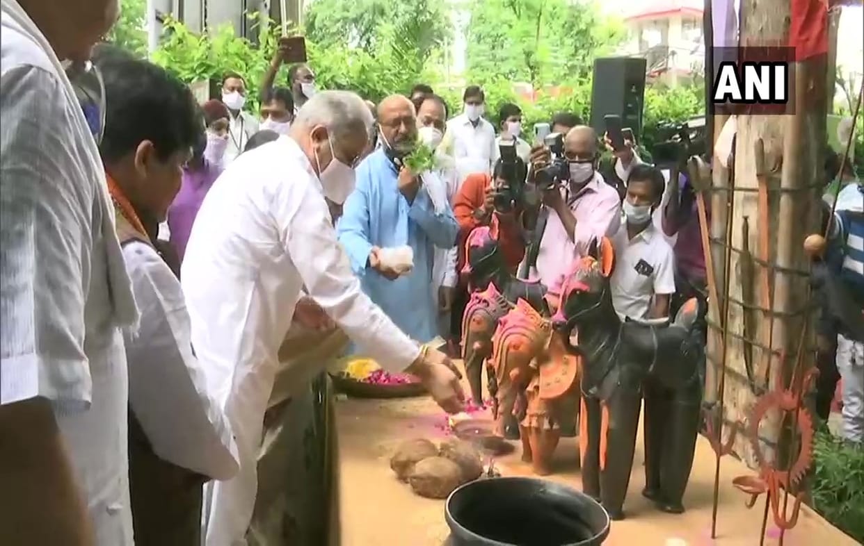 Chief Minister of Chhattisgarh Bhupesh Baghel launch godhan nyay yojna