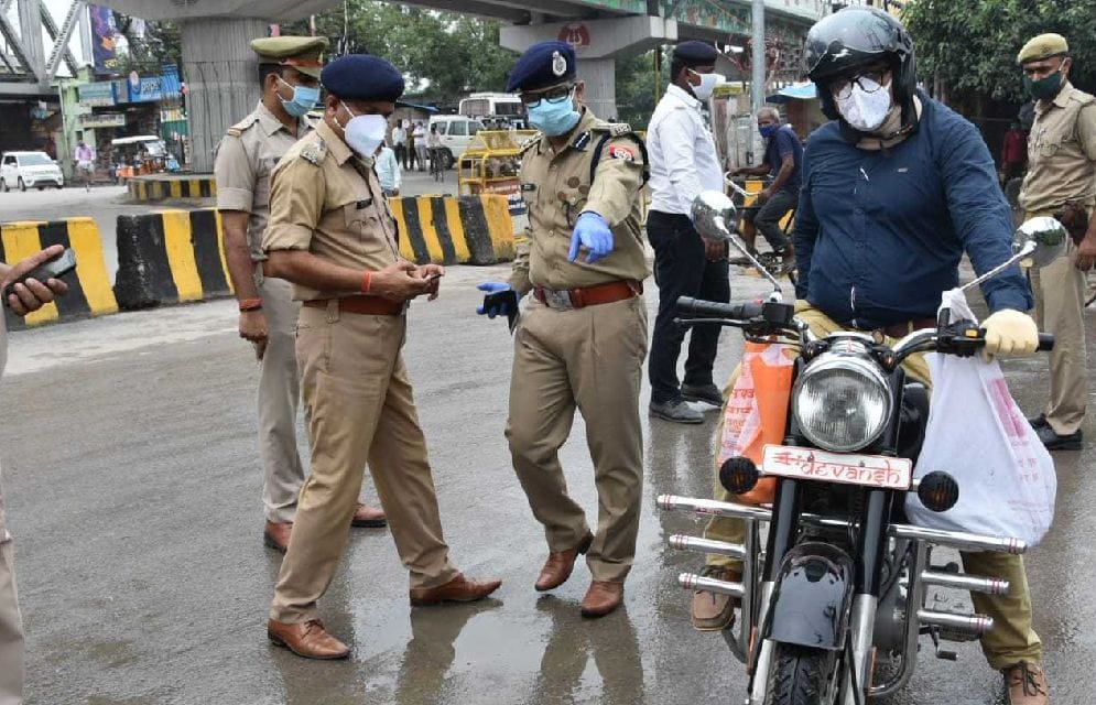 Beware of Banarsi, police captains who have done bullet checks in the district, challan of 11 , 28 seazed