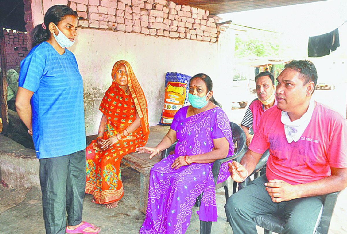 People came to help District Badminton champion Radha Thakur in Agra