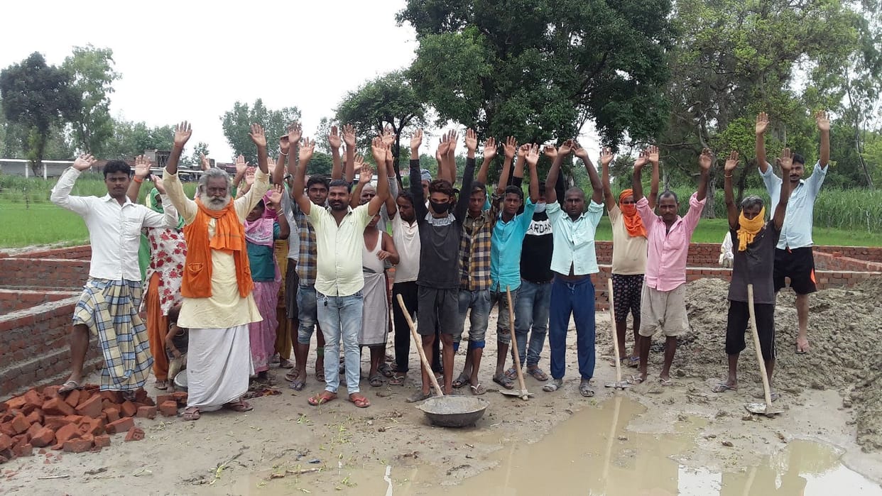 Maneraga workers agitated for the closure of construction of Panchayat Bhavan