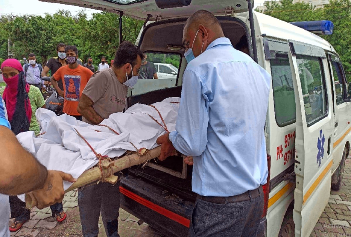 there is a lot of trouble in the funeral due to more dead body