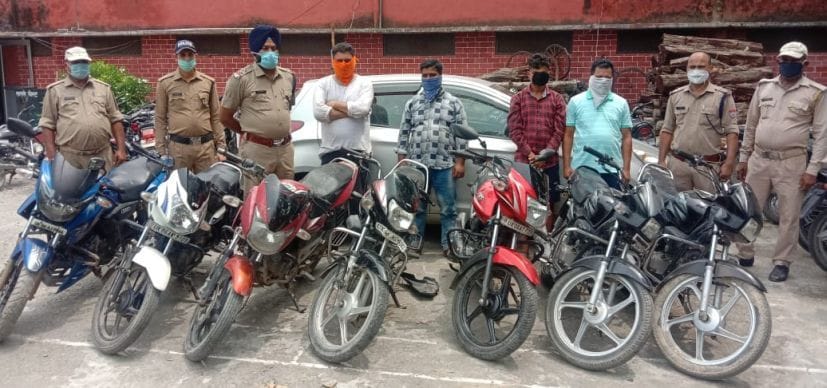 Gambling caught four, eight absconding, case on 12