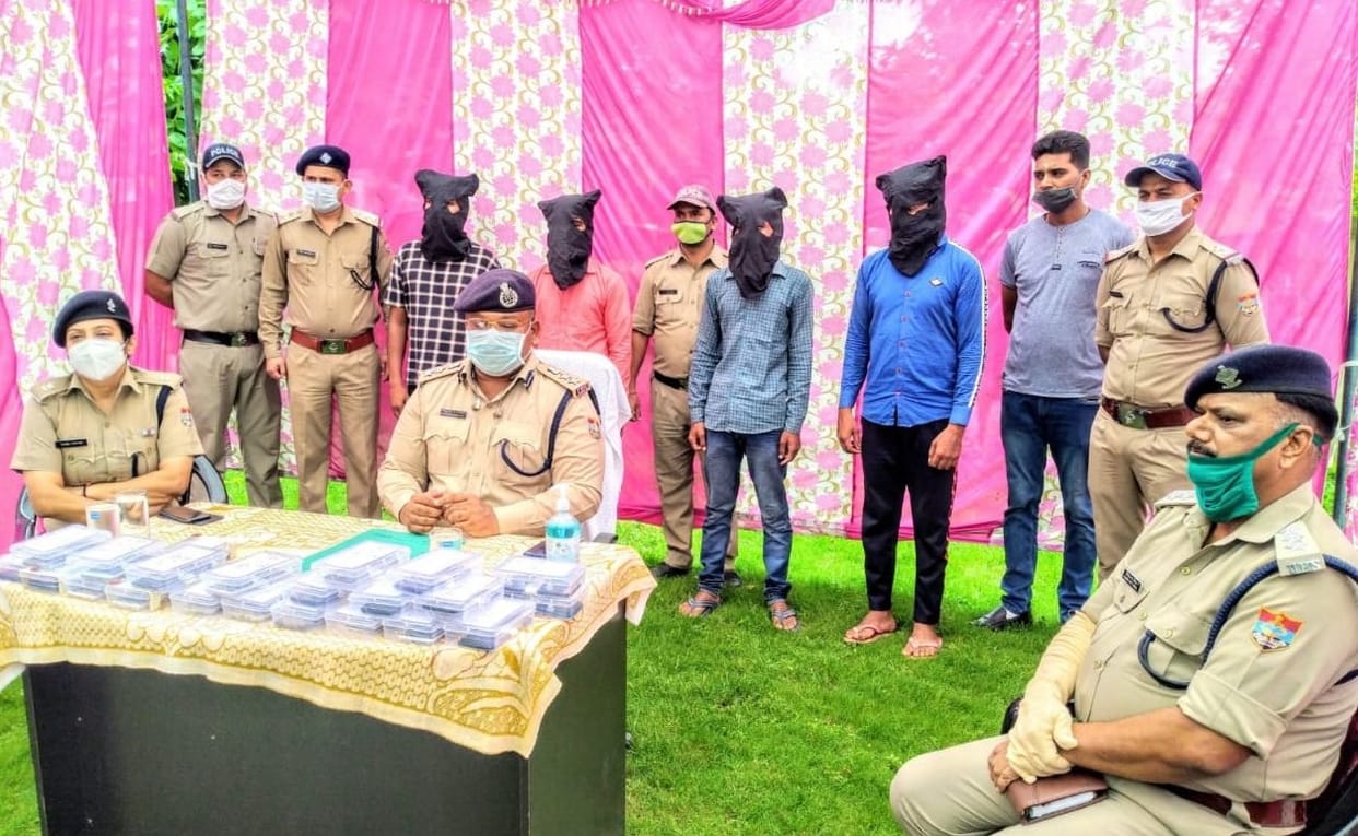 Mobile phone chatter gang revealed, 22 mobile phones recovered