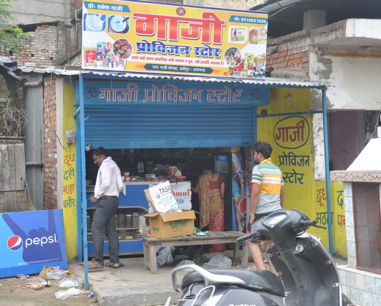 Women ran soldiers with shopkeepers