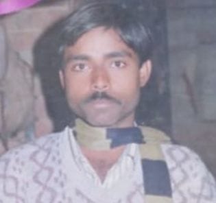 Golgappa seller's body hanged