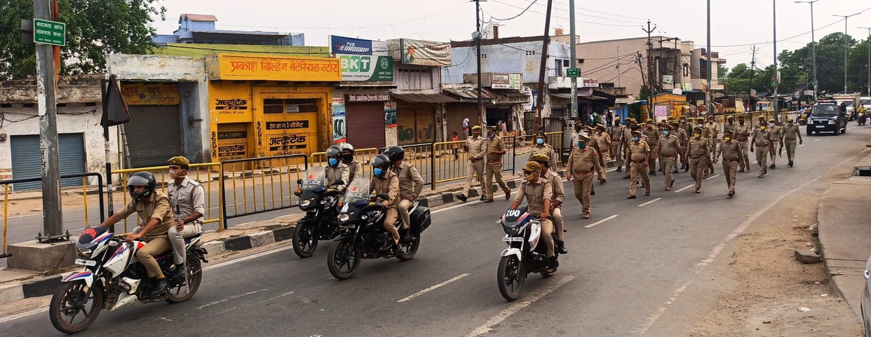 Hathras: Four police stations force flag march to observe lockdown and peace on festivals