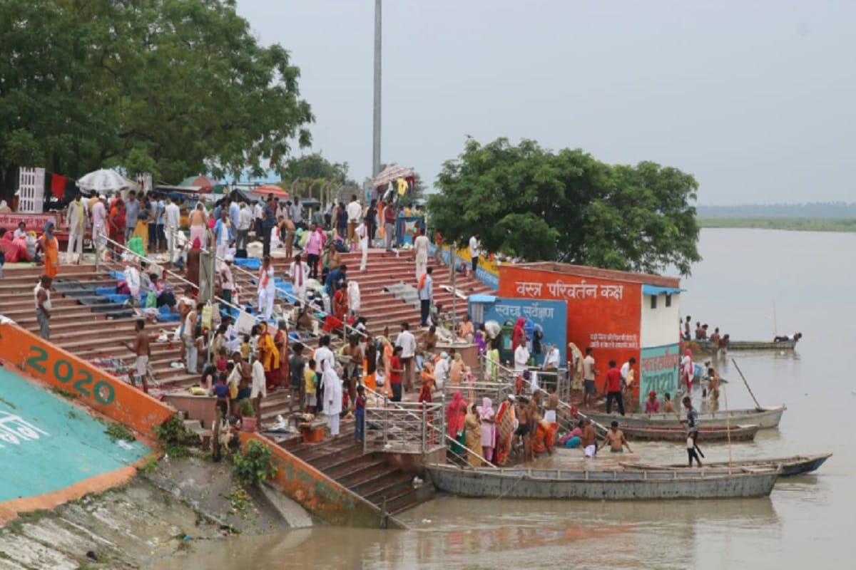 Somvati Amavasya 2020 in Hindi: Devotees is bath in ganga river on Amavasya in many district of Western UP