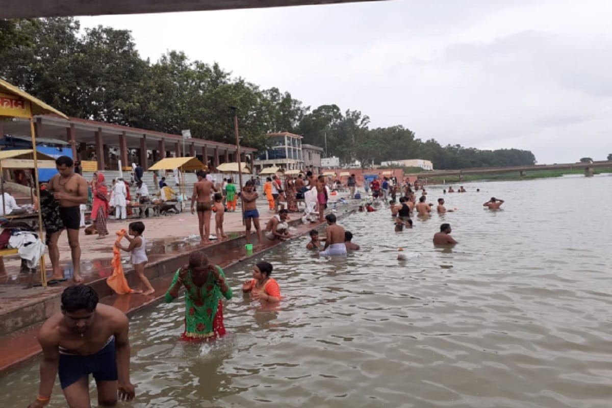 Somvati Amavasya 2020 in Hindi: Devotees is bath in ganga river on Amavasya in many district of Western UP