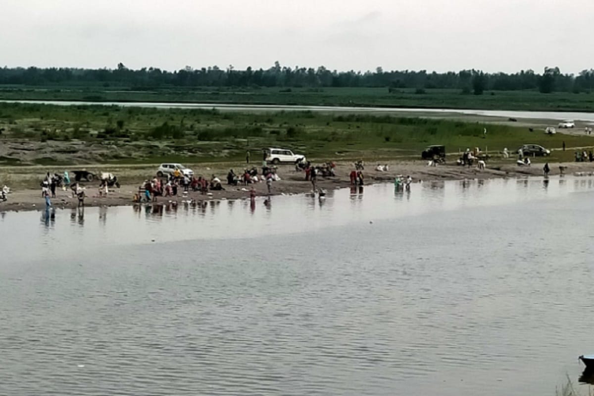 Somvati Amavasya 2020 in Hindi: Devotees is bath in ganga river on Amavasya in many district of Western UP
