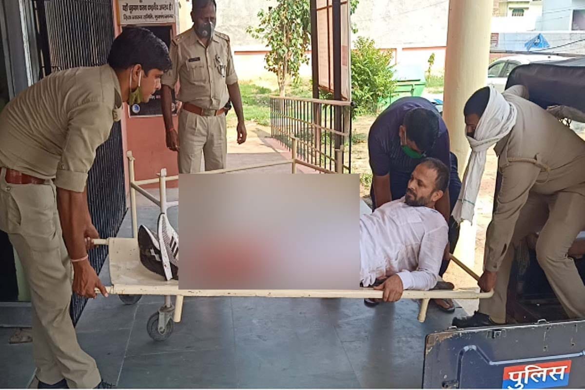 A prize accused injured in encounter at Muzaffarnagar of Uttar Pradesh