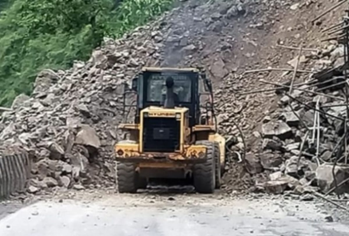 Landslides in Nepal close Pokhara Sonauli and Kathmandu routes