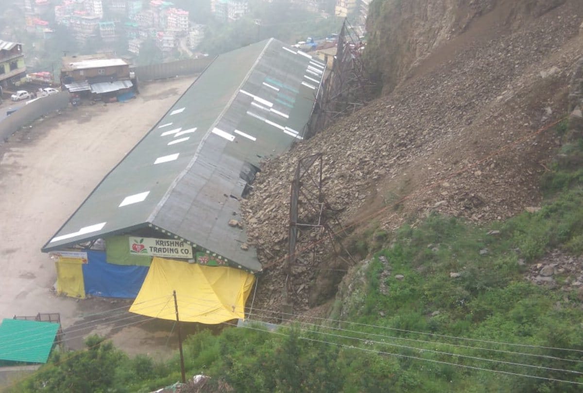Himachal News : landslide in Fruit Mandi Bhattakufar in Shimla