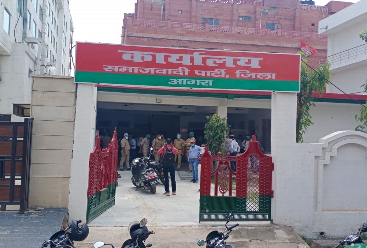 Samajwadi Party Leaders House Arrest By Agra Police