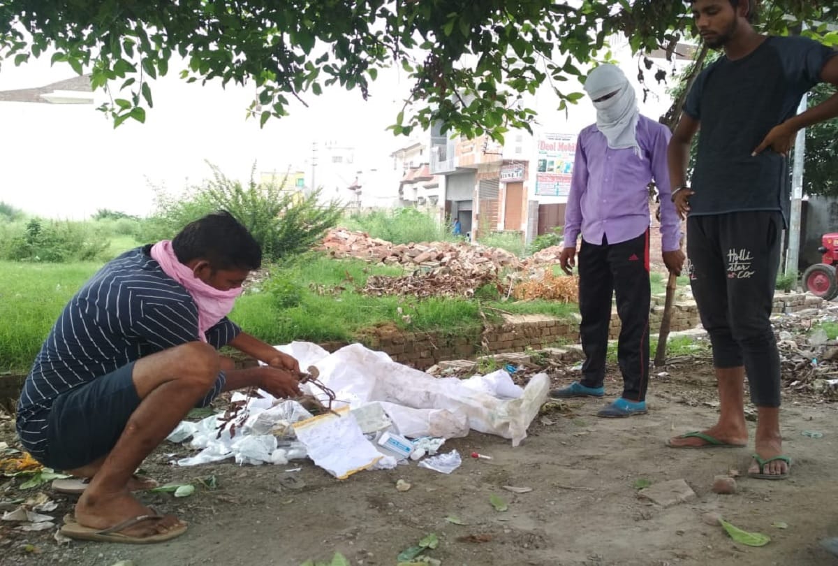 Used PPE Kit and gloves found thrown outdoors in Amroha UP