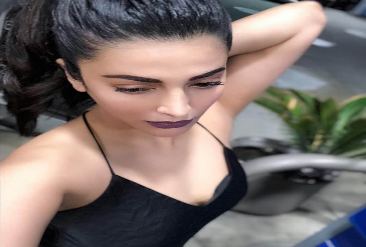 shruti hassan glamorous look style sexy hot bold photoshoot images