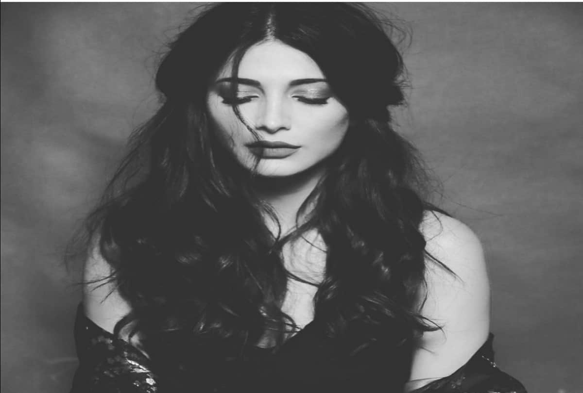 shruti hassan glamorous look style sexy hot bold photoshoot images