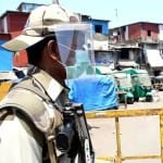कोरोना ड्यूटी पर तैनात जवान (फाइल फोटो)