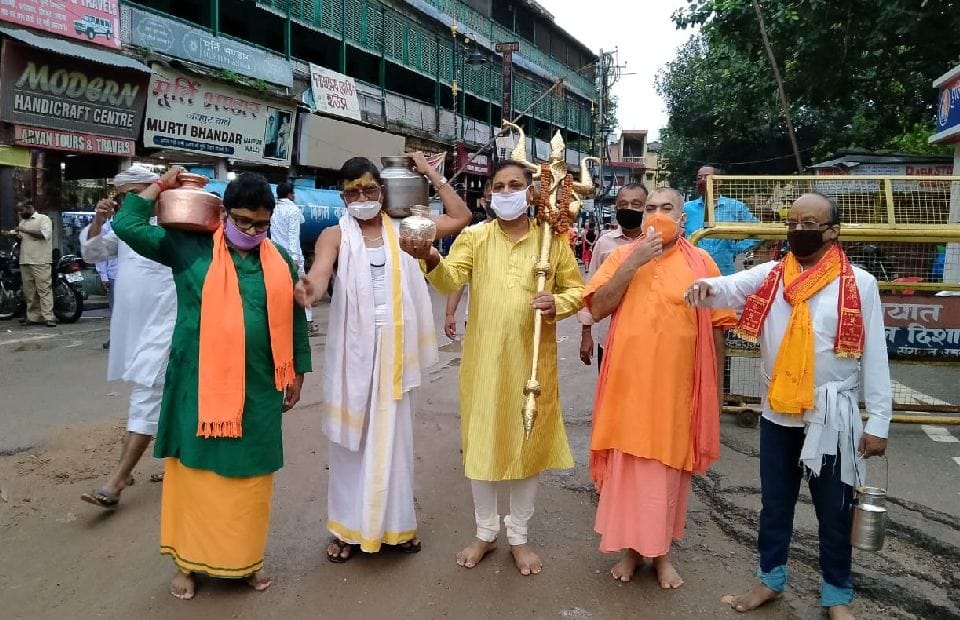 Baba Vishwanath's shrine reverberated with faith, har har, bomb in the rainy season