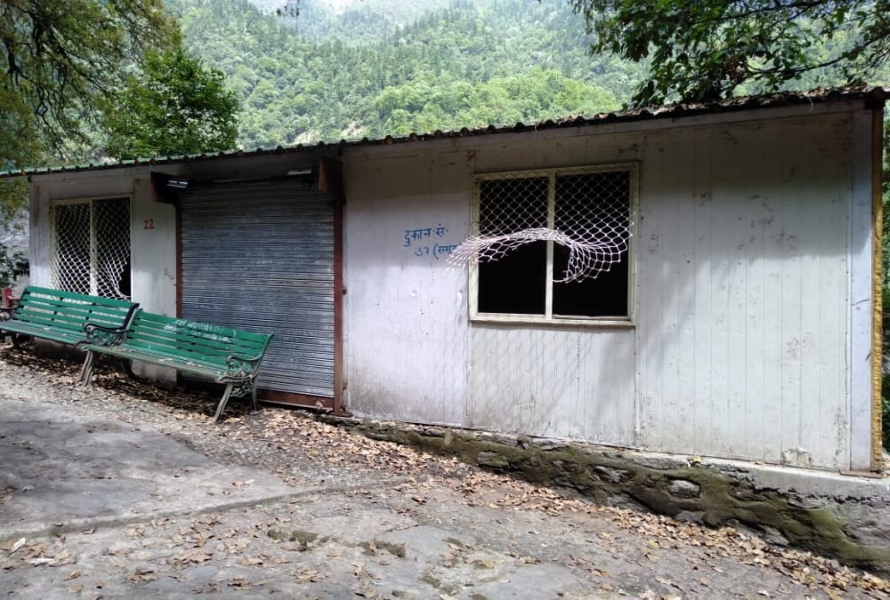 Char dham yatra 2020: Shops closed on kedarnath gaurikund 17 kilometers trek, tea and water not available
