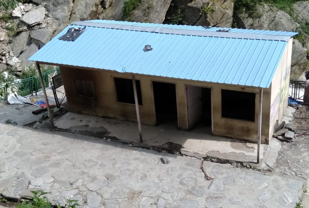 Char dham yatra 2020: Shops closed on kedarnath gaurikund 17 kilometers trek, tea and water not available