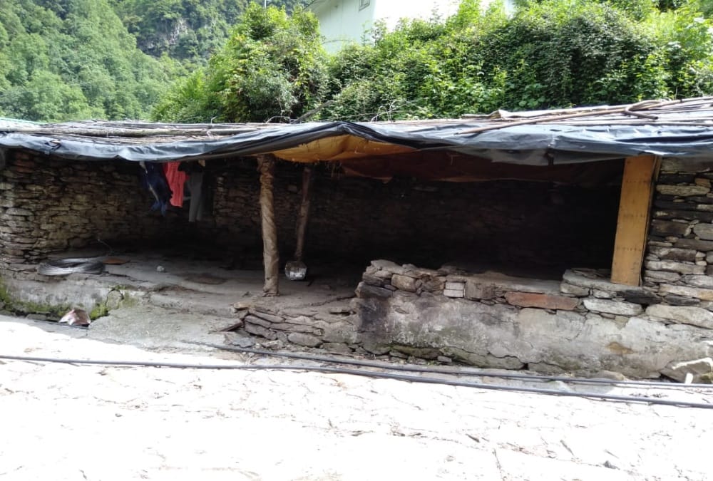 Char dham yatra 2020: Shops closed on kedarnath gaurikund 17 kilometers trek, tea and water not available